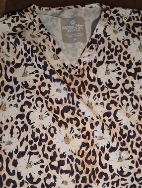 MEDICHIC Prints Floral Leopard Print V-Neck Top